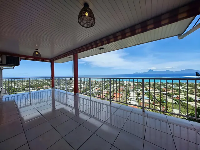La terrasse et la vue à 180°