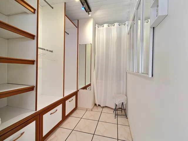 Le dressing de la suite