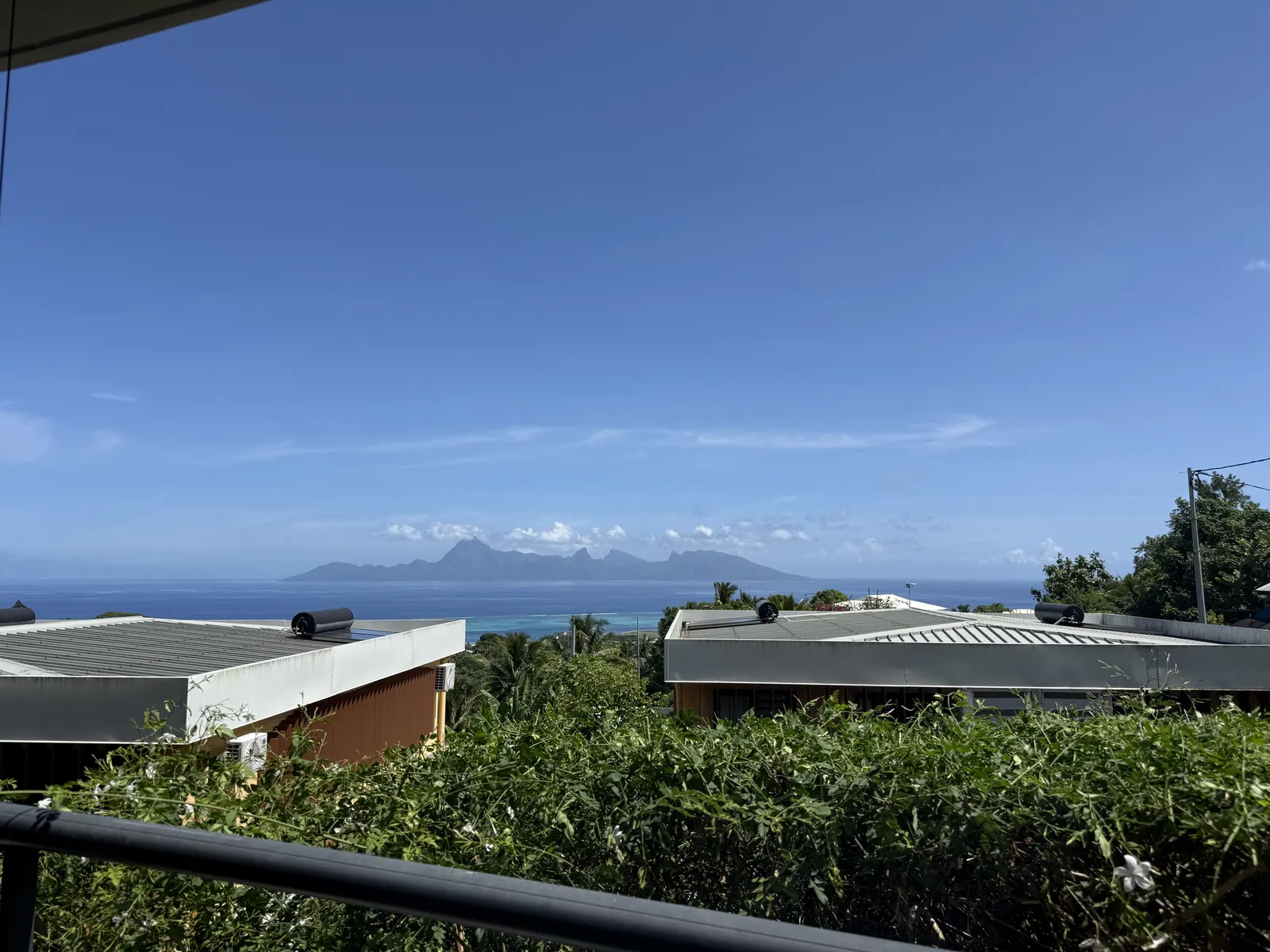 La vue sur Moorea depuis la terrasse