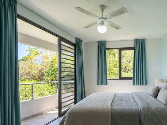 La suite parentale, ouverte sur la terrasse